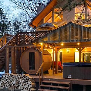 Updated Pocono Mtns Chalet With Hot Tub And Sauna! Βίλα Lake Harmony Exterior photo