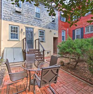 Lancaster Townhome Walk To Central Market! Exterior photo