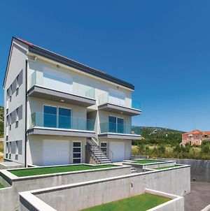 Two-Bedroom Apartment In Τρογκίρ Exterior photo