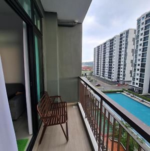 Yara'S Homestay At Desaru Utama Residence Bandar Penawar Exterior photo