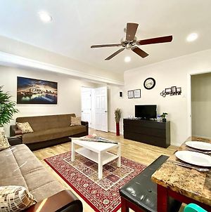 10 Min To The Beach! Perfect For A Family Or Friend Group, Self Check-In & Recently Renovated Apts Διαμέρισμα Λονγκ Μπίτς Exterior photo