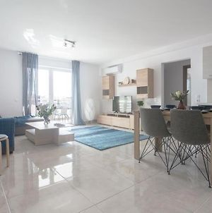 New Spacious Apartment Located In Πειραιάς Exterior photo