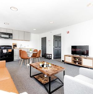Stunning 1Br Cwe Condo With Parking By Cozysuites! Tower Grove Exterior photo