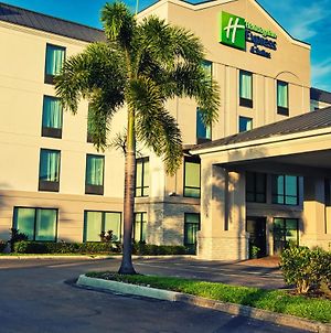 Holiday Inn Express & Suites Tampa Northwest-Oldsmar Exterior photo
