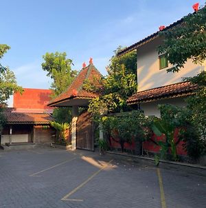 Sonosewu Guesthouse Syariah Γιογκιακάρτα Exterior photo