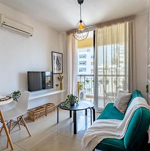 Johny'S Spot In Larnaca Διαμέρισμα Exterior photo