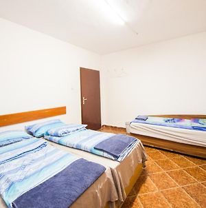 Center - Basic Needs Flat With 2 Separate Rooms Μπουργκάς Exterior photo