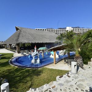 Coral Blue Hotels & Resorts Santa Cruz Huatulco Exterior photo