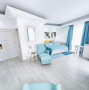 Relax Comfort Suites Hotel Βουκουρέστι Exterior photo