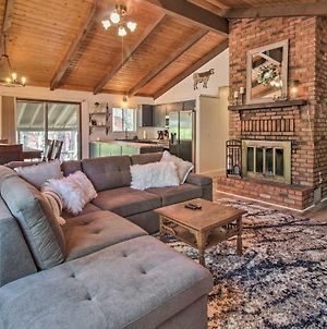 Family-Friendly Pinetop Cabin With Deck And Grill Βίλα Indian Pine Exterior photo