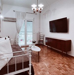 Vintage 2-Bedroom Apt In The Heart Of The City Αθήνα Exterior photo