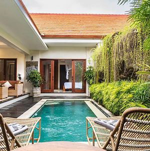 Cozy 2-Bed Villa With Pool 5 Mins To Finns Beach Canggu Exterior photo