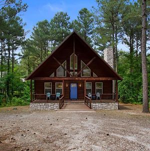 Stunning Luxury Cabin W Hot Tub And Fire Pit Holy Shiplap Is Perfect Romantic Couples Getaway Βίλα Broken Bow Exterior photo