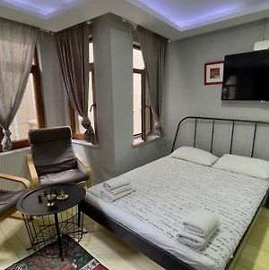 Likya) Lovely Apartment In Historical Place In Beyoglu) Κωνσταντινούπολη Exterior photo