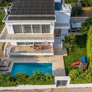 Luxury Villa Loutraki With Private Heated Pool Exterior photo
