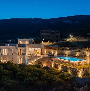 Luxury Villa Envivo Komiza With Pool And Professional Gym Exterior photo