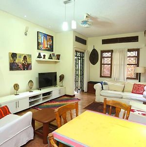 Captivating 2-Bed Cottage In Kampala Τζίντζα Exterior photo