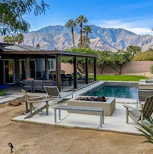 Palm Springs Modern Home Exterior photo