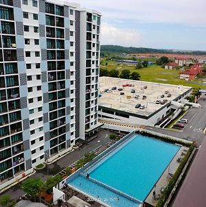 Desaru Utama Apartment, 3 Bedroom With Swimming Pool View Bandar Penawar Exterior photo