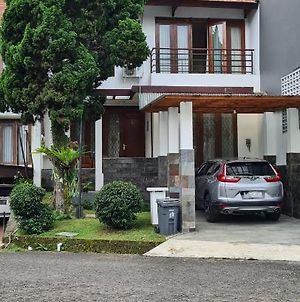 Rumah Sewa Harian Di Bandung, Resor Dago Pakar Exterior photo