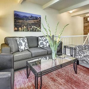 3 Bedroom Mountain Vacation Rental Located In The Heart Of Downtown Aspen Just One Block From Aspen Mountain Exterior photo