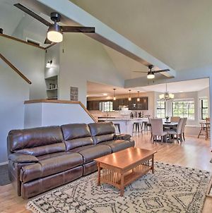 Modern Show Low Retreat With Deck And Mtn Views! Βίλα Exterior photo