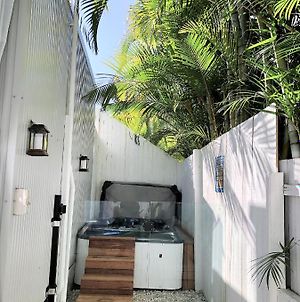 The Cottage Coolum Beach - Private Outdoor Spa, Fire Pit, Cinema Room Exterior photo