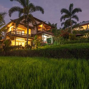 Lesong Hotel And Restaurant Munduk Exterior photo