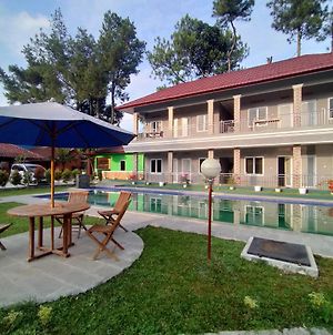 Villa Batu Tua Puncak Redpartner Μπογκόρ Exterior photo