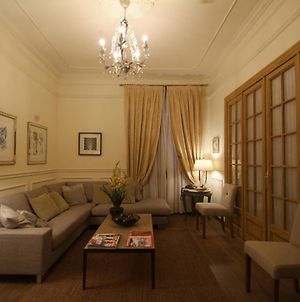 Fabulous Location - Gothic Quarter Luxury 3 Bedroom Apartment - 30 Nights Min Stay Βαρκελώνη Exterior photo