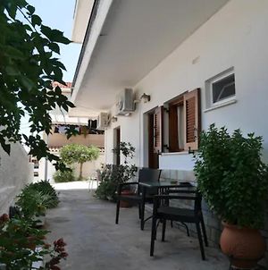 Chrysoula'S Convenient Triple Room With Yard Μονεμβασιά Exterior photo