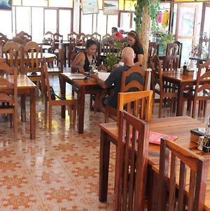 Ronaldo'S Inn & Restaurant, Siargao Island By Cocotel General Luna  Exterior photo