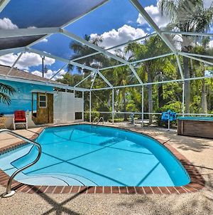 Spacious Cape Coral Home With Pool On Golf Course! Exterior photo