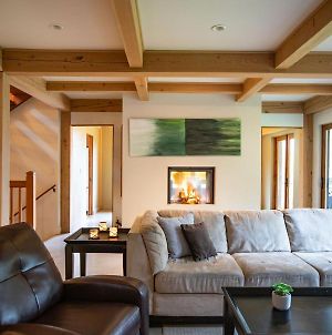 Whyte Mountain Chalet By Revelstoke Vacations Βίλα Exterior photo
