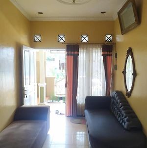 Guest House Dissa Purwokerto Exterior photo