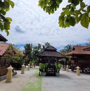 Ruenthai Ampawa Bed and Breakfast Samut Songkhram Exterior photo