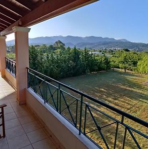 4-Bedroom Vacation Home With Parking On Premises Ρόδα Exterior photo