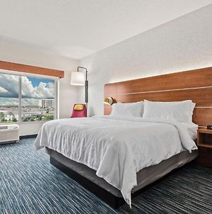 Holiday Inn Express & Suites Orlando - Lake Buena Vista Exterior photo