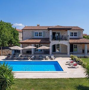 Picturesque Villa In Verteneglio With Pool Brtonigla Exterior photo