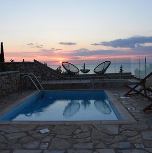 Villa Thetis With Pool Where The Sunsets Fade Away Άγιος Νικήτας Exterior photo