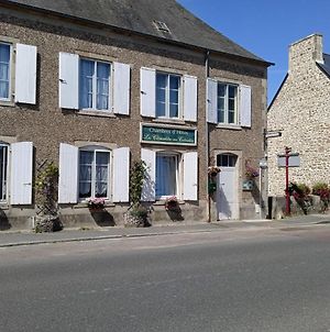 Chambres D'Hotes Les Clematites En Cotentin Saint-Floxel Exterior photo
