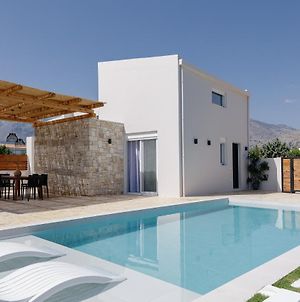 Solis Villa, Close To The Beach! Heated Pool, By Thinkvilla Paralia Kourna Exterior photo