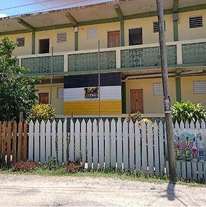 Pal'S On The Beach - A Belizean Garifuna Hotel Dangriga Exterior photo