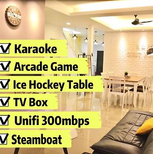 H&H 2 Karaoke, Ice Hockey Table, Game Console Διαμέρισμα Malacca Exterior photo