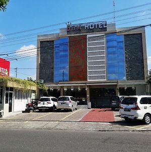 Dom Hotel Jogja Γιογκιακάρτα Exterior photo
