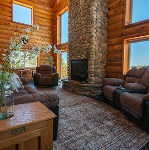 Spacious Cabin + Mountain Views + Gameroom = Sleeps 12 In Beds Duck Creek Village Exterior photo