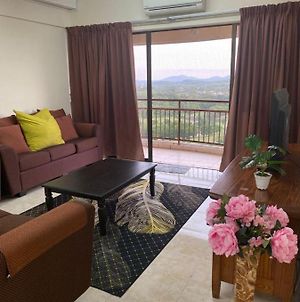 Condo A Famosa With Pool And Golf Course View Alor Gajah Exterior photo