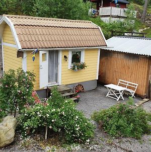 Sjonara Liten Stuga Med Sovloft, Toilet In Other Small House, No Shower Βίλα Åkersberga Exterior photo