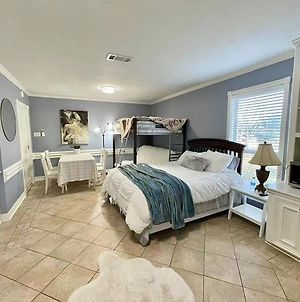 Beautiful Traditional Home*Modern Updates*Guest Suite B Katy Exterior photo