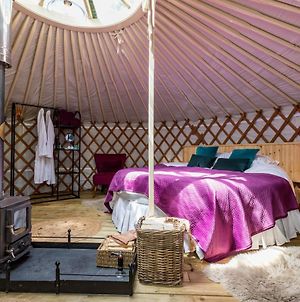Gaia'S Hideaway - Luxury Yurt With Hot Tub Ξενοδοχείο Μπάξτον Exterior photo